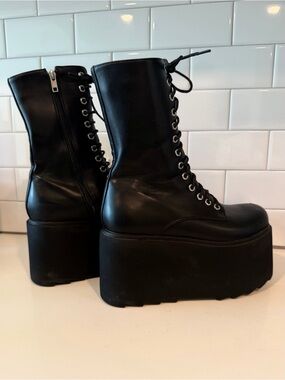 La Moda Black Platform Lace-Up Ankle Boots - Women